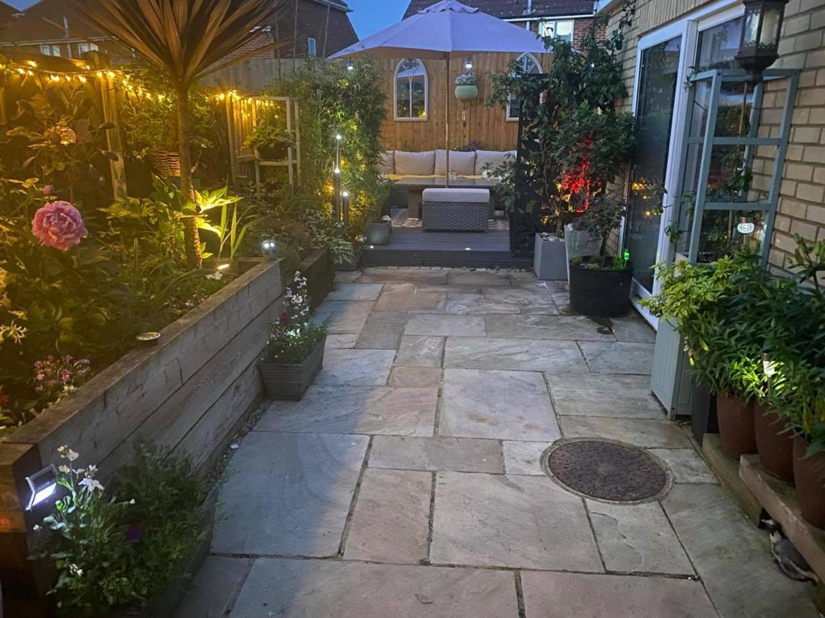Ferienwohnung Secret Gem Full Size Hot Tub 1 Bed Garden Flat Bournemouth Exterior foto