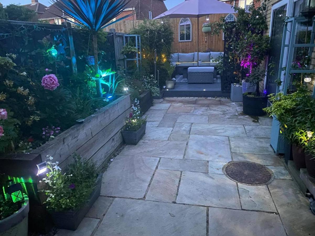 Ferienwohnung Secret Gem Full Size Hot Tub 1 Bed Garden Flat Bournemouth Exterior foto