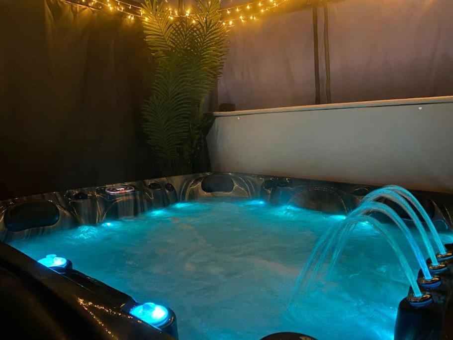 Ferienwohnung Secret Gem Full Size Hot Tub 1 Bed Garden Flat Bournemouth Exterior foto