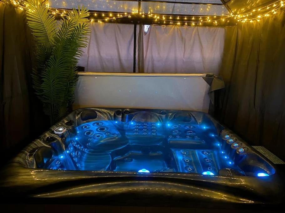 Ferienwohnung Secret Gem Full Size Hot Tub 1 Bed Garden Flat Bournemouth Exterior foto