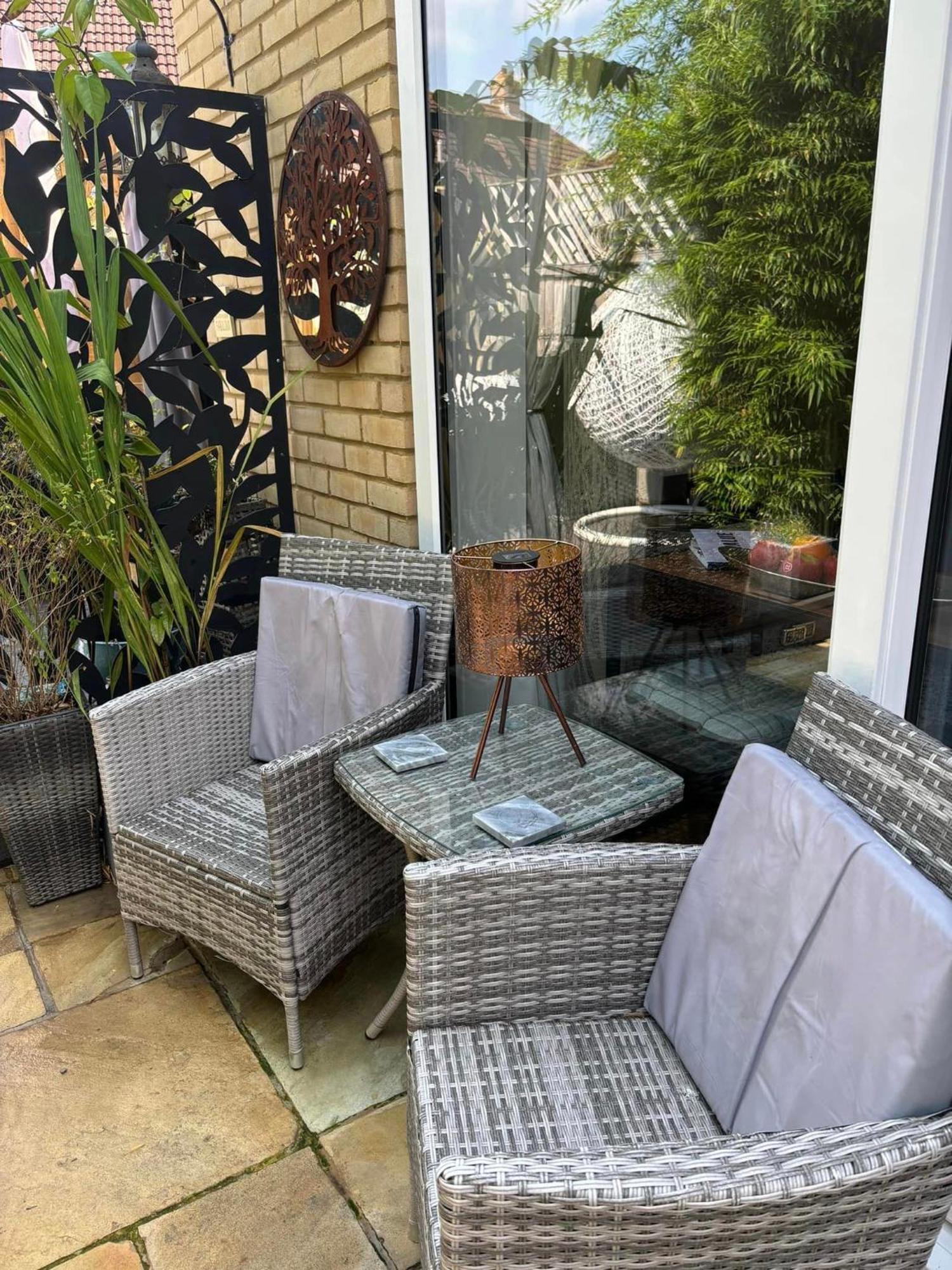 Ferienwohnung Secret Gem Full Size Hot Tub 1 Bed Garden Flat Bournemouth Exterior foto