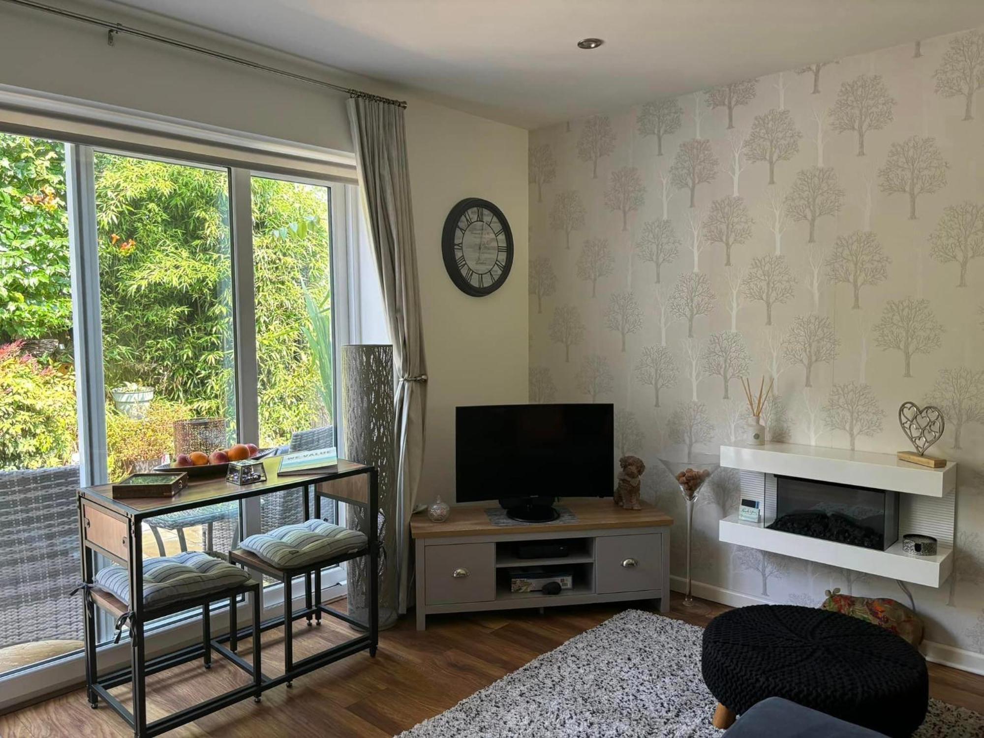 Ferienwohnung Secret Gem Full Size Hot Tub 1 Bed Garden Flat Bournemouth Exterior foto