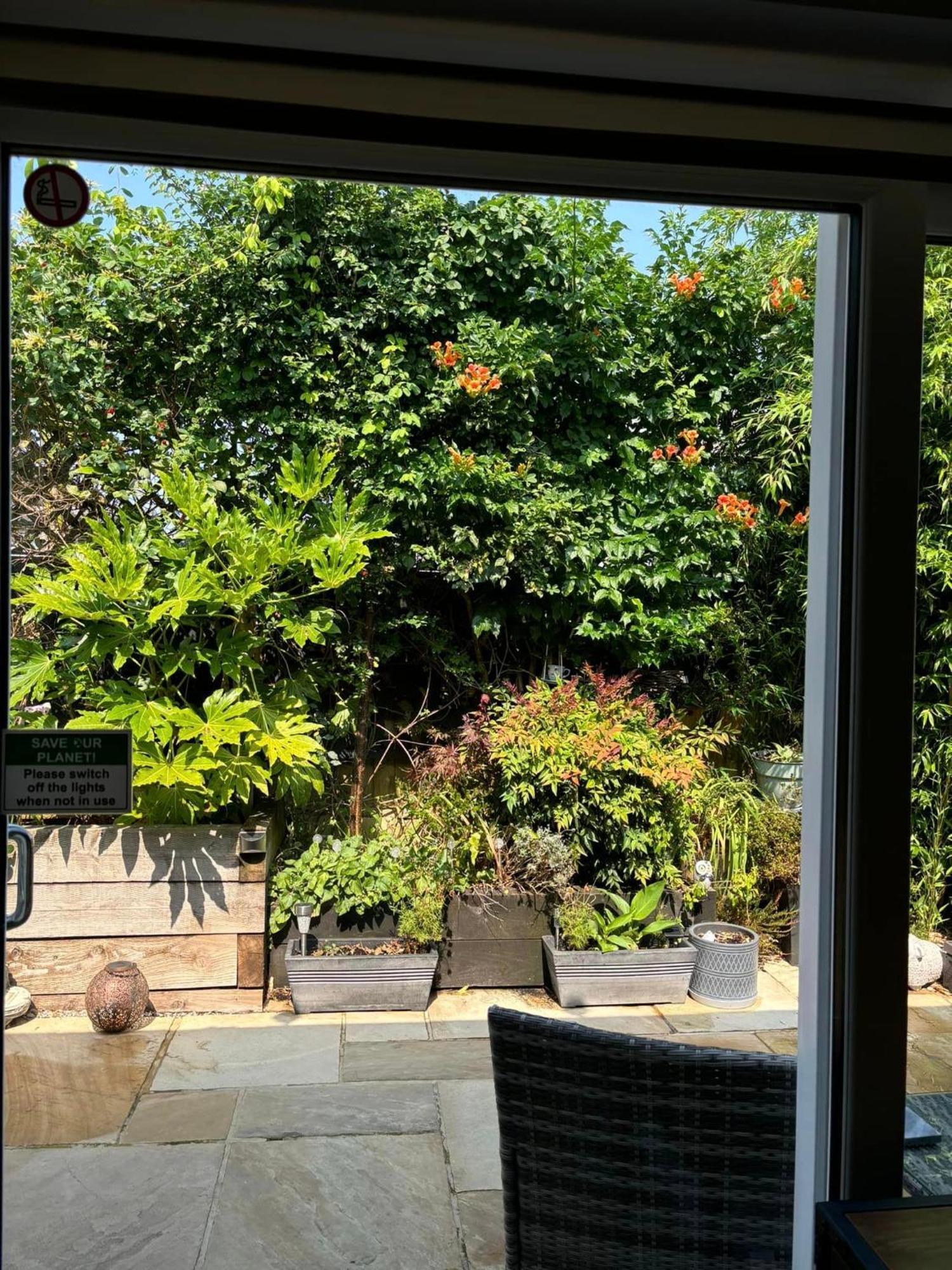 Ferienwohnung Secret Gem Full Size Hot Tub 1 Bed Garden Flat Bournemouth Exterior foto