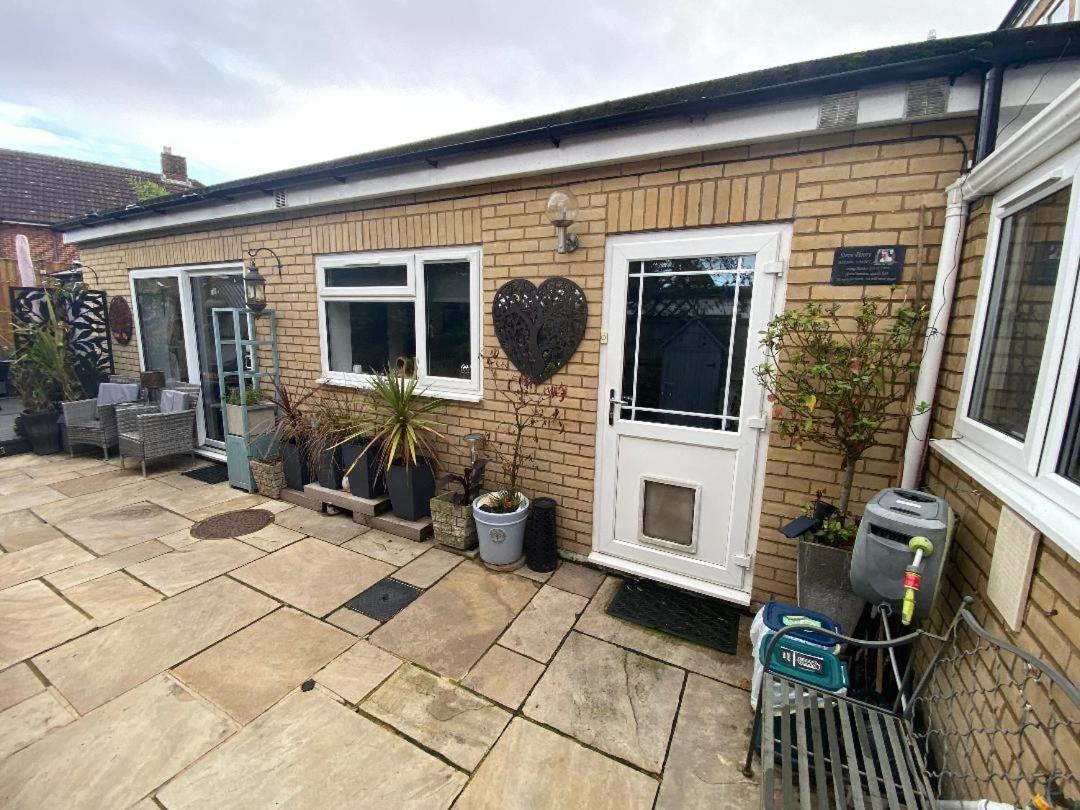 Ferienwohnung Secret Gem Full Size Hot Tub 1 Bed Garden Flat Bournemouth Exterior foto