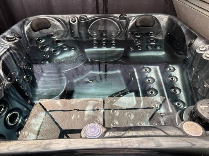 Ferienwohnung Secret Gem Full Size Hot Tub 1 Bed Garden Flat Bournemouth Exterior foto