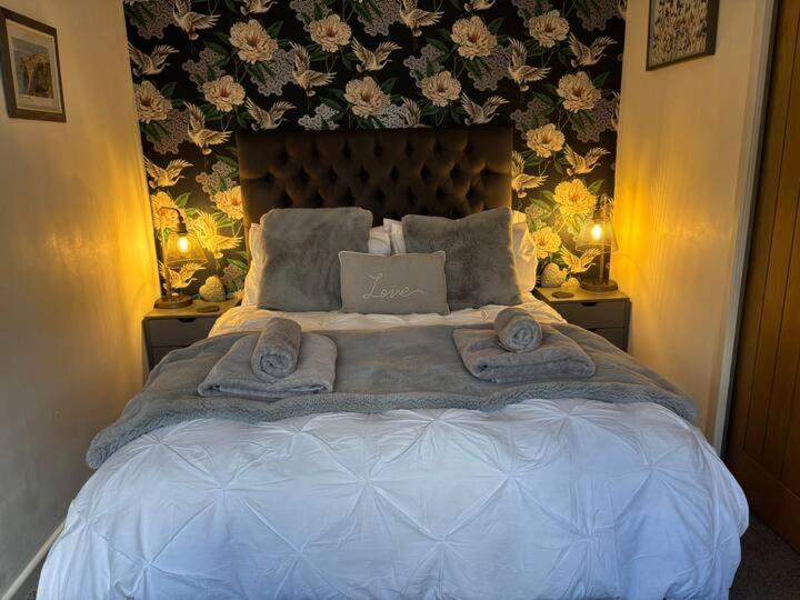 Ferienwohnung Secret Gem Full Size Hot Tub 1 Bed Garden Flat Bournemouth Exterior foto